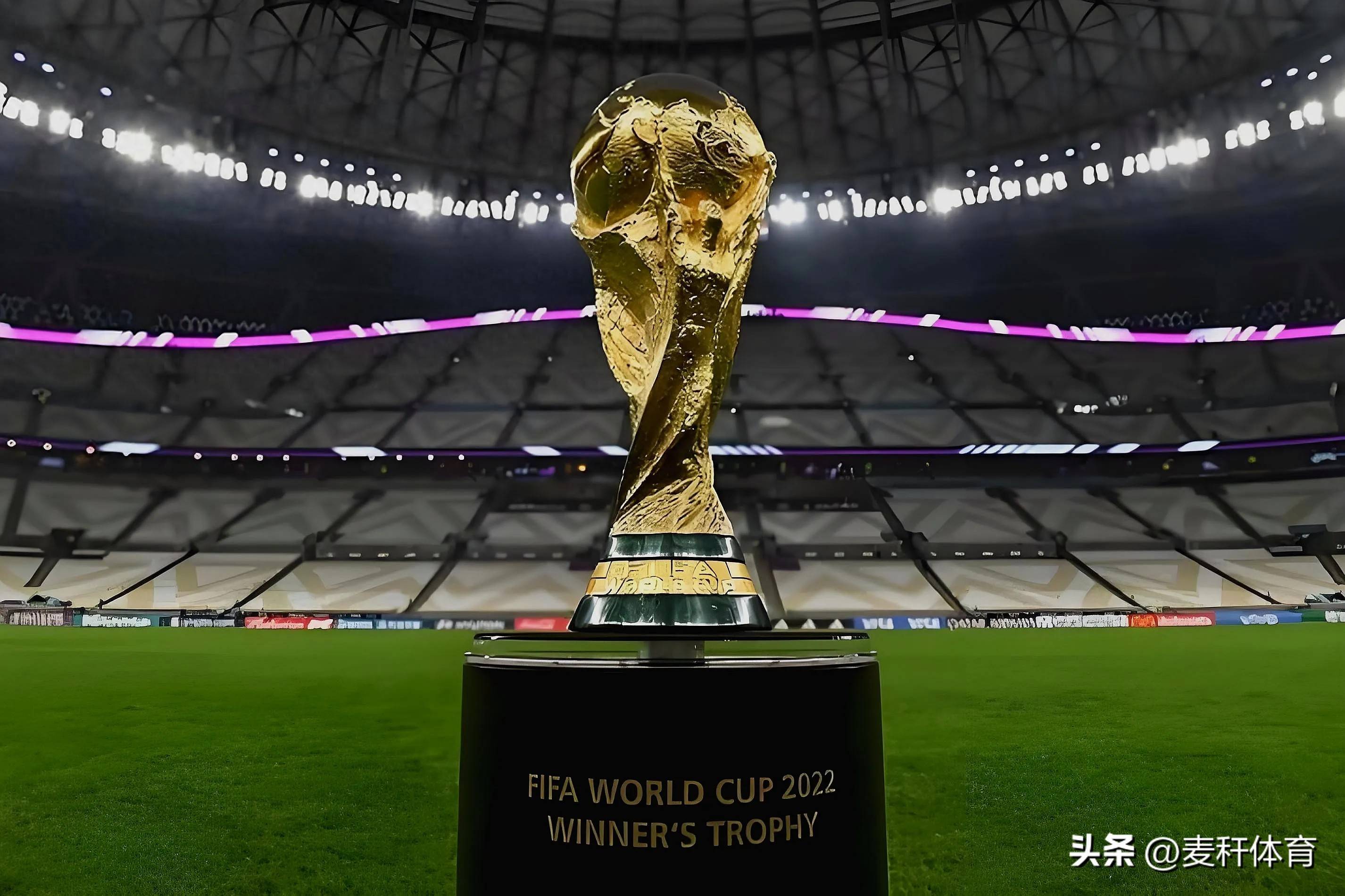 足球场上并 足球场上并