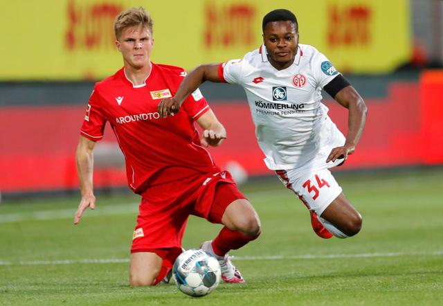 触碰并亲吻 触碰并亲吻